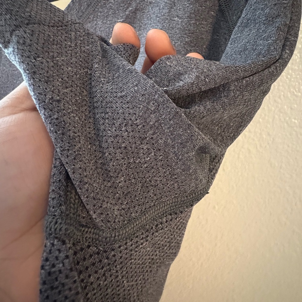 Lululemon Men size LGray V-Neck Shirt - Picture 4 of 5